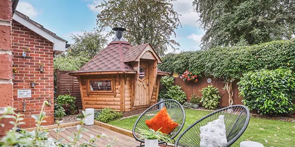smallest arctic cabins bbq hut