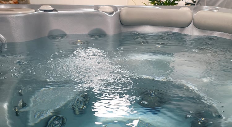 hydropool-self-clean-670-hot-tub-sale-nottingham-6-person-hot-tub_a